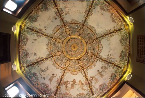 ROMA
Villa Torlonia
Casina delle Civette
Museo delle Vetrate
Pagoda
affreschi e stucchi della volta