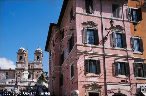 ROMA
"Keats-Shelley Memorial House"
museo dedicato alla memoria dei due poeti inglesi nella casa dove visse per qualche mese e mor John Keats
in piazza di Spagna
veduta esterna della casa ai piedi della scalinata di Trinit dei Monti