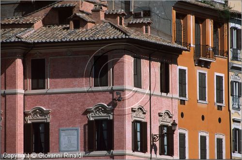 ROMA
"Keats-Shelley Memorial House"
museo dedicato alla memoria dei due poeti inglesi nella casa dove visse per qualche mese e mor John Keats
in piazza di Spagna
veduta esterna della casa che affaccia sulla scalinata di Trinit dei Monti