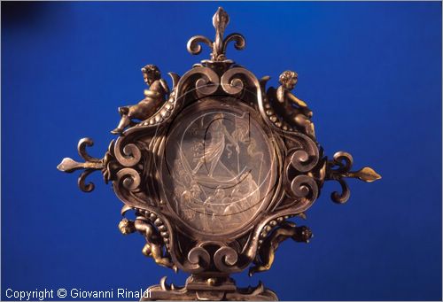 ROMA
San Pietro in Vaticano
Museo del Tesoro di San Pietro
Croce in bronzo dorato e cristallo di rocca inciso di Antonio Gentili (secolo XVI) - particolare