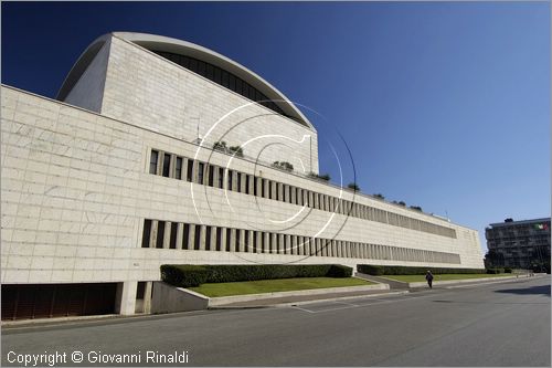 ITALY - ROMA - EUR - Palazzo dei Congressi (Adalberto Libera 1938-54) - lato sud-ovest su Viale della Letteratura