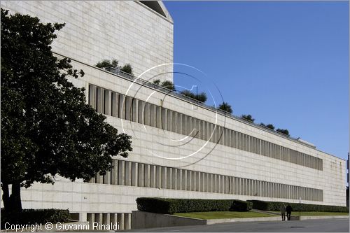 ITALY - ROMA - EUR - Palazzo dei Congressi (Adalberto Libera 1938-54) - lato sud-ovest su Viale della Letteratura