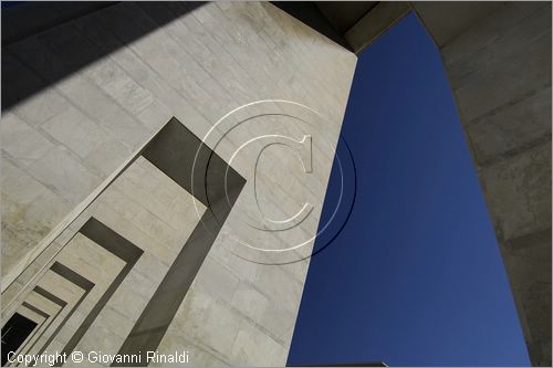 ITALY - ROMA - EUR - portico di raccordo tra il Palazzo delle Arti e Tradizioni Popolari e il Palazzo della Scienza Universale