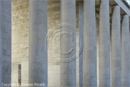 ITALY - ROMA - EUR - portico di raccordo tra il Palazzo delle Arti e Tradizioni Popolari e il Palazzo della Scienza Universale