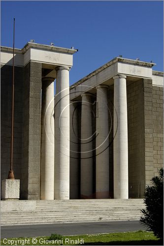 ITALY - ROMA - EUR - Palazzo Mostra della Romanit oggi Museo della Civilt Romana (Pietro Aschieri,Domenico Bernardini,Cesare Pascoletti,e Gino Peressutti,1939-52) - uno dei due ingressi monumentali