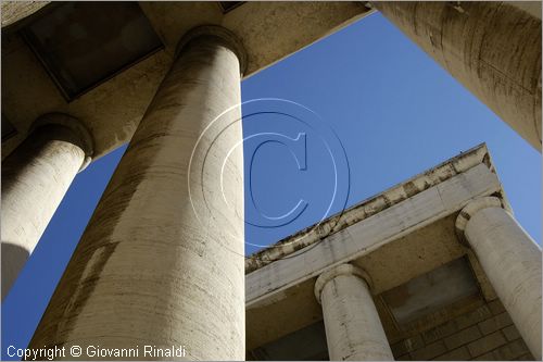 ITALY - ROMA - EUR - Palazzo Mostra della Romanit oggi Museo della Civilt Romana (Pietro Aschieri,Domenico Bernardini,Cesare Pascoletti,e Gino Peressutti,1939-52) - colonnato dell'ingresso