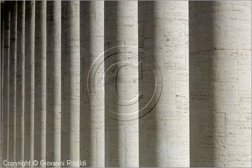 ITALY - ROMA - EUR - Palazzo Mostra della Romanit oggi Museo della Civilt Romana (Pietro Aschieri,Domenico Bernardini,Cesare Pascoletti,e Gino Peressutti,1939-52) - colonnato di raccordo dei due edifici