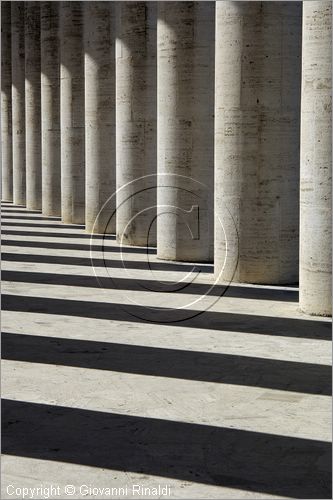 ITALY - ROMA - EUR - Palazzo Mostra della Romanit oggi Museo della Civilt Romana (Pietro Aschieri,Domenico Bernardini,Cesare Pascoletti,e Gino Peressutti,1939-52) - colonnato di raccordo dei due edifici