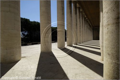 ITALY - ROMA - EUR - Palazzo Mostra della Romanit oggi Museo della Civilt Romana (Pietro Aschieri,Domenico Bernardini,Cesare Pascoletti,e Gino Peressutti,1939-52) - colonnato di raccordo dei due edifici