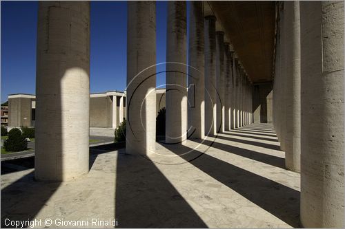 ITALY - ROMA - EUR - Palazzo Mostra della Romanit oggi Museo della Civilt Romana (Pietro Aschieri,Domenico Bernardini,Cesare Pascoletti,e Gino Peressutti,1939-52) - colonnato di raccordo dei due edifici