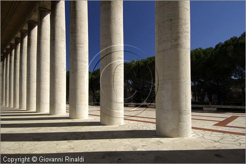 ITALY - ROMA - EUR - Palazzo Mostra della Romanit oggi Museo della Civilt Romana (Pietro Aschieri,Domenico Bernardini,Cesare Pascoletti,e Gino Peressutti,1939-52) - colonnato di raccordo dei due edifici