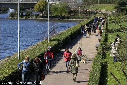 ITALY - ROMA - EUR - la passeggiata del Giappone intorno al laghetto artificiale