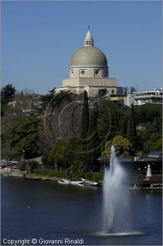 ITALY - ROMA - EUR - laghetto artificiale e Chiesa dei Santi Pietro e Paolo