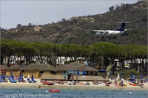 ITALY - TUSCANY - TOSCANA - ISOLA D'ELBA (LI) - la spiaggia di Marina di Campo con dietro l'aeroporto