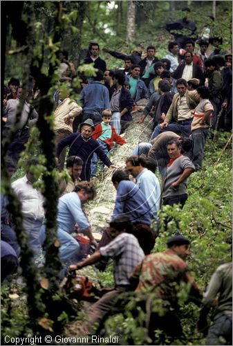 ITALY - ACCETTURA (MT)
"Matrimonio degli alberi" per San Giuliano (dall'ascensione al marted dopo la Pentecoste)
prima fase: taglio del maggio nel bosco di Montepiano (ascensione)