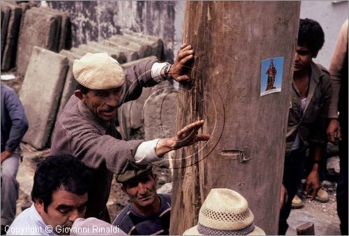 ITALY - ACCETTURA (MT)
"Matrimonio degli alberi" per San Giuliano (dall'ascensione al marted dopo la Pentecoste)
terza fase: erezione del Maggio