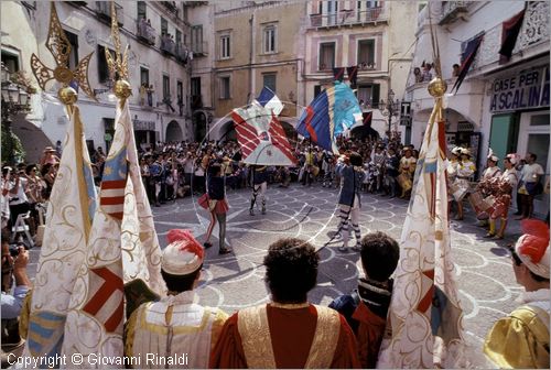 ITALY - AMALFI (SA)
Regata Storica delle Antiche Repubbliche Marinare
(si svolge ad Amalfi ogni 4 anni - l'ultima  stata nel 2001)
sbandieratori