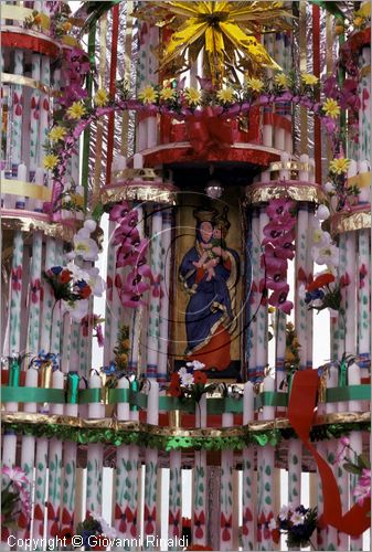 ITALY - AVIGLIANO (PZ) - Festa di Santa Maria del Carmine (8 e 9 settembre)
La processione della Madonna del Carmine scende dal Santuario sul Monte Carmine verso il paese preceduta dai "cinti" di candele e cartapesta