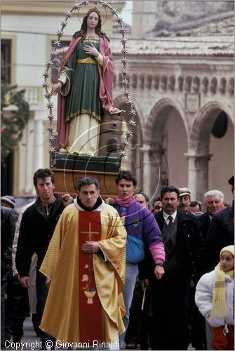 ITALY - LAMA DEI PELIGNI (CH) - Ballo della pupa (26 dicembre) - processione di Santa Barbara