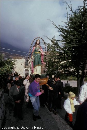 ITALY - LAMA DEI PELIGNI (CH) - Ballo della pupa (26 dicembre) - processione di Santa Barbara