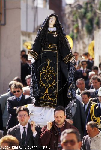 ITALY - BARILE (PZ)
Sacra Rappresentazione della Via Crucis (Venerd Santo)
la statua della Madonna Addolorata