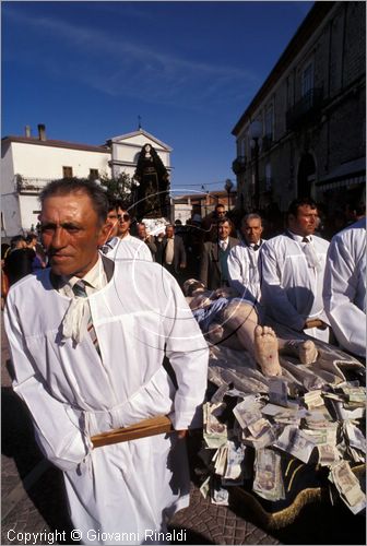 ITALY - BARILE (PZ)
Sacra Rappresentazione della Via Crucis (Venerd Santo)
la statua della Cristo Morto