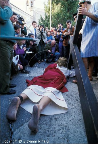 ITALY - BARILE (PZ)
Sacra Rappresentazione della Via Crucis (Venerd Santo)
Il Cristo cade sotto il peso della Croce