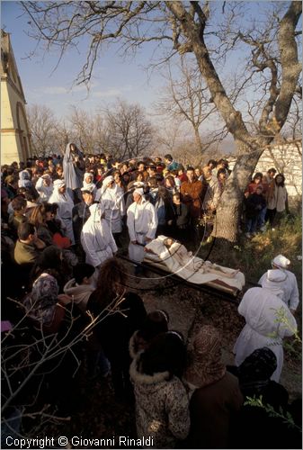 ITALY - CALITRI (AV)
Processione delle croci a spalla al Monte Calvario (Venerd Santo)
sulla sommit del Monte la processione comincia la discesa