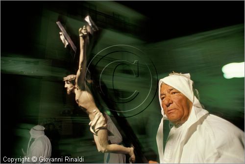 ITALY - CALITRI (AV)
Processione delle croci a spalla al Monte Calvario (Venerd Santo)
inizio della processione nel paese prima dell'alba