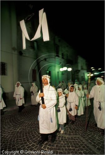 ITALY - CALITRI (AV)
Processione delle croci a spalla al Monte Calvario (Venerd Santo)
inizio della processione nel paese prima dell'alba