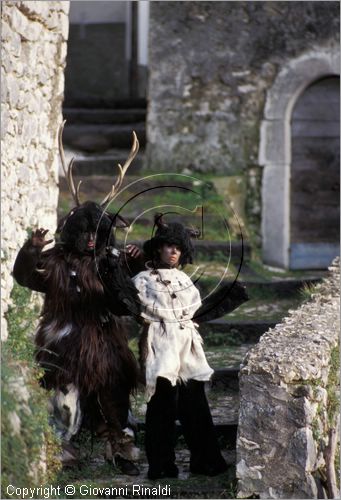 ITALY - CASTELNUOVO A VOLTURNO (IS)
Festa "Il Cervo" (carnevale)
il cervo e la cerva entrano in paese