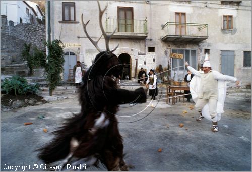 ITALY - CASTELNUOVO A VOLTURNO (IS)
Festa "Il Cervo" (carnevale)
Martino cattura i cervi