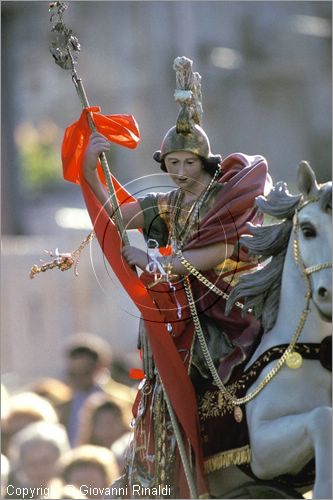 ITALY - CHIEUTI (FG)
Corsa dei Carri trainati dai buoi (21-23 aprile)
Processione di San Giorgio