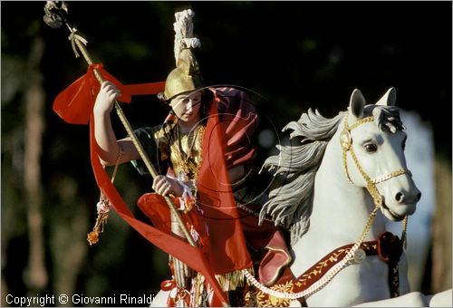 ITALY - CHIEUTI (FG)
Corsa dei Carri trainati dai buoi (21-23 aprile)
Processione di San Giorgio