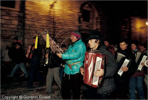 ITALY
COLLELONGO (AQ)
Festa delle Cottore (Sant'Antonio Abate, 16 gennaio)
i suonatori girano per il paese tutta la notte