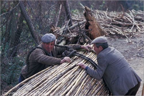 ITALY
FARA FILIORUM PETRI (CH)
Le Farchie (16-17 gennaio - Sant'Antonio Abate)
preparazione alla contrada Piane