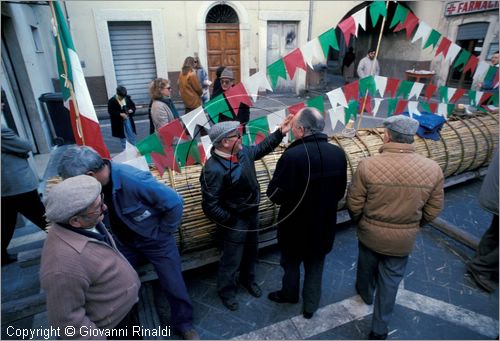 ITALY
FARA FILIORUM PETRI (CH)
Le Farchie (16-17 gennaio - Sant'Antonio Abate)
Contrada Centro Fara