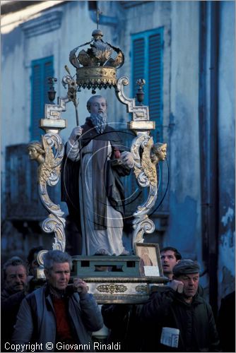 ITALY
FARA FILIORUM PETRI (CH)
Le Farchie (16-17 gennaio - Sant'Antonio Abate)
processione di Sant'Antonio Abate