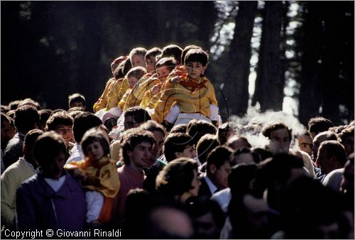 ITALY - GUBBIO (PG)
Festa della Corsa dei Ceri (15 maggio)
la prima domenica di maggio la discesa dei ceri dal santuario di Sant'Ubaldo verso la citt con i bambini sopra