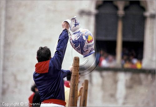 ITALY - GUBBIO (PG)
Festa della Corsa dei Ceri (15 maggio)
i ceri nella piazza della Signoria per l'alzata