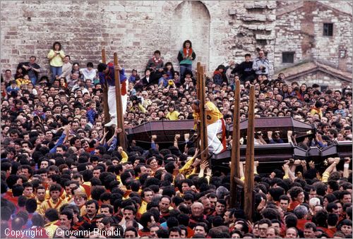 ITALY - GUBBIO (PG)
Festa della Corsa dei Ceri (15 maggio)
i ceri nella piazza della Signoria per l'alzata