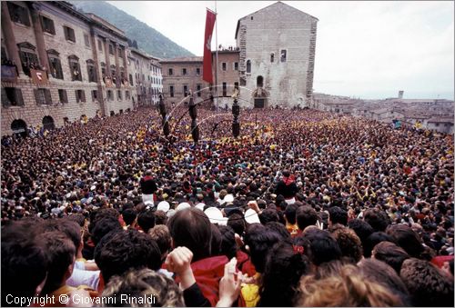 ITALY - GUBBIO (PG)
Festa della Corsa dei Ceri (15 maggio)
i ceri nella piazza della Signoria durante la corsa