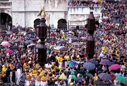 ITALY - GUBBIO (PG)
Festa della Corsa dei Ceri (15 maggio)
i ceri nella piazza della Signoria durante la corsa