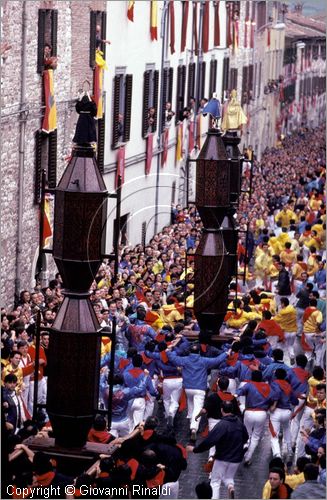 ITALY - GUBBIO (PG)
Festa della Corsa dei Ceri (15 maggio)
i ceri in Corso Garibaldi durante la corsa