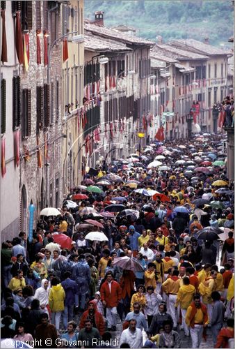 ITALY - GUBBIO (PG)
Festa della Corsa dei Ceri (15 maggio)
la folla riempie la citt