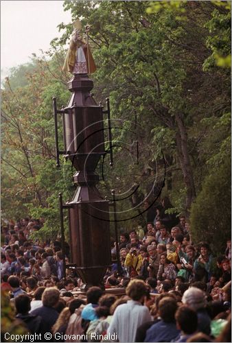 ITALY - GUBBIO (PG)
Festa della Corsa dei Ceri (15 maggio)
ascesa al monte dove  il Santuario di Sant'Ubaldo