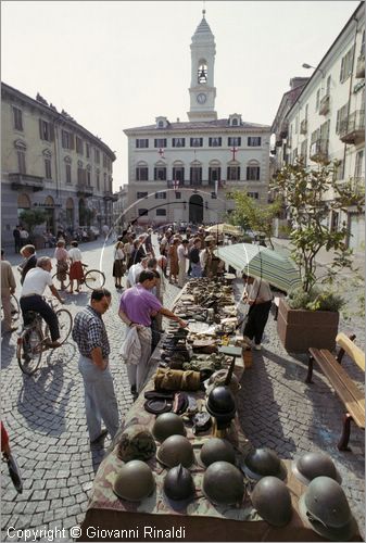 ITALY - IVREA (TO) - "I mestieri della memoria" - (terzo fine settimana di Settembre) , rievocazione degli antichi mestieri per le vie del centro storico.
mercatino antiquario