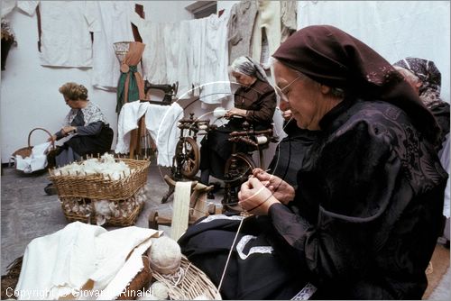 ITALY - IVREA (TO) - "I mestieri della memoria" - (terzo fine settimana di Settembre) , rievocazione degli antichi mestieri per le vie del centro storico.
cardatura, filatura e ricamo