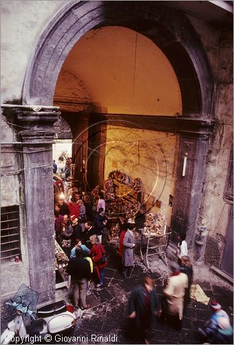 ITALY - NAPOLI - Via di San Gregorio Armeno con gli artigiani che vendono i presepi durante il natale