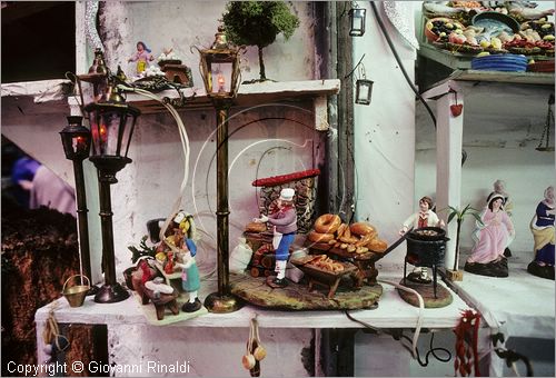 ITALY - NAPOLI - Via di San Gregorio Armeno con gli artigiani che vendono i presepi durante il natale